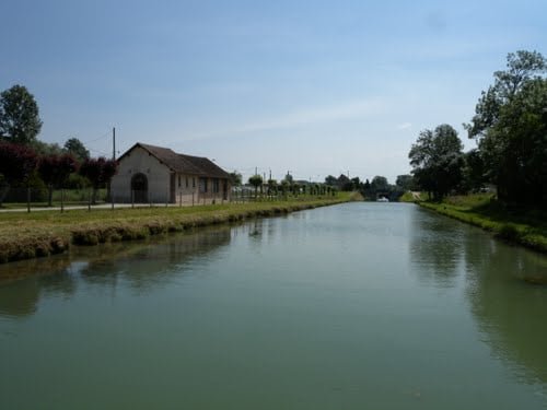 Aerial shot of Le Canal de Bourgogne,  Tonnerre, France